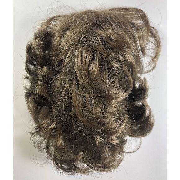 Transform Your Look with the Paula Young A3310 Wavy Clip-On Hair in Color 18 - v - Picture 1 of 4